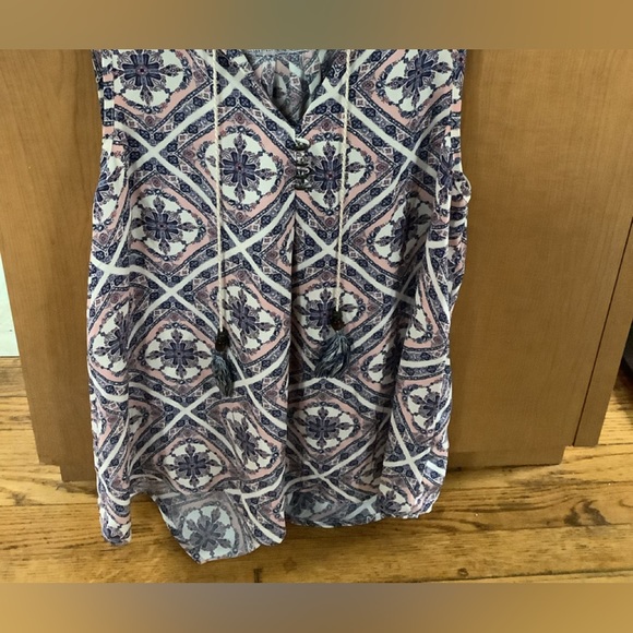 Tank - Picture 2 of 3